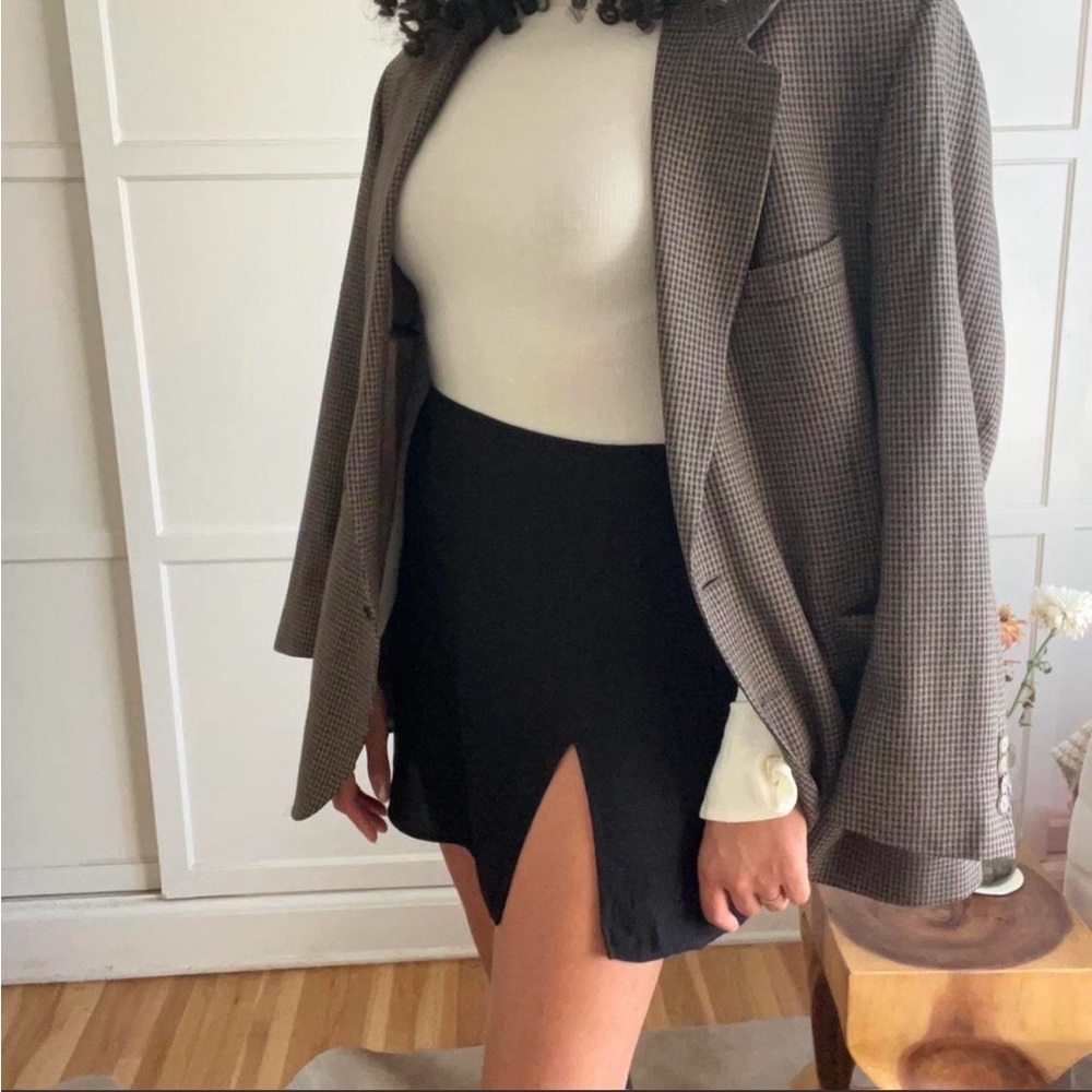 black mini margot skirt with slit